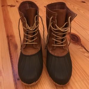 Duck boots size 8