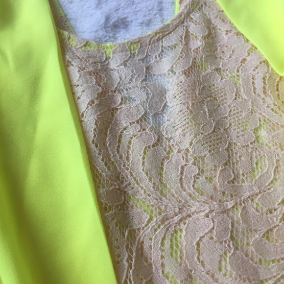 🆑 LAST 2: BLOWOUT Neon Yellow Surplice Blouse - Picture 4 of 4