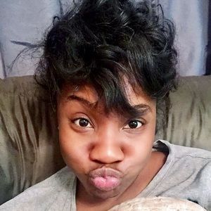 Meet your Posher, Sharifa