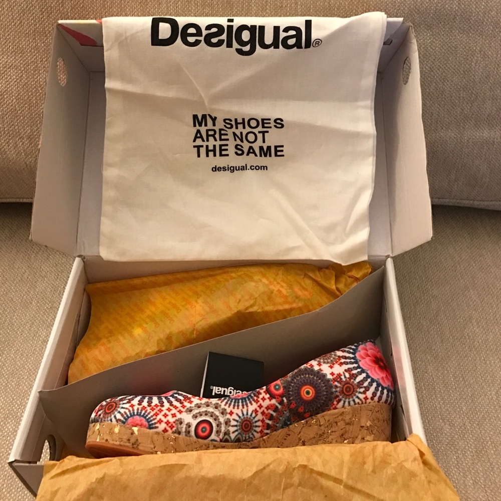 NIB Desigual colorful/floral Wedges