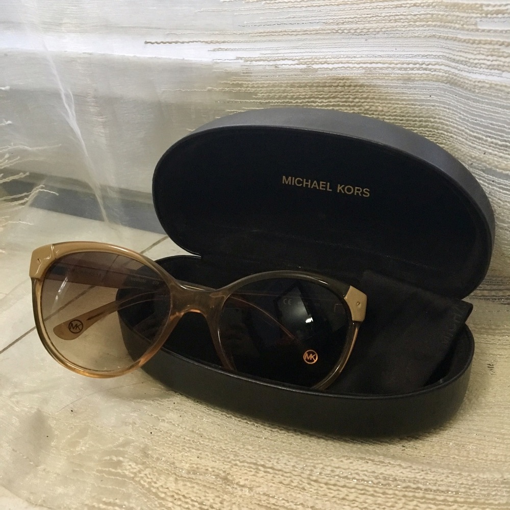 MICHAEL KORS taupe cateye sunnies