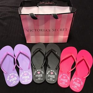 VS PINK FLIP FLOPS SIZE MEDIUM