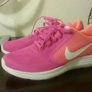 Nike revolution 3 pink