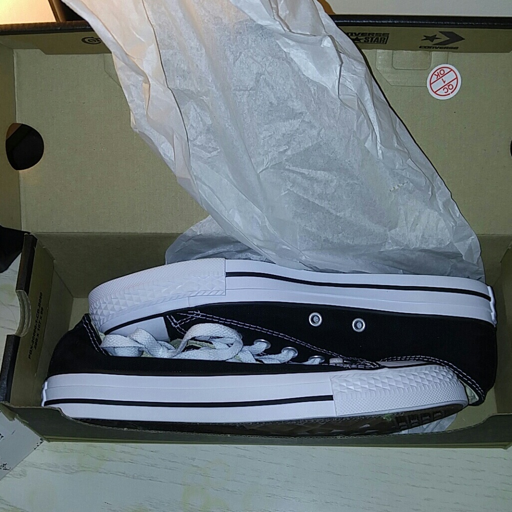 BRAND NEW CONVERSE