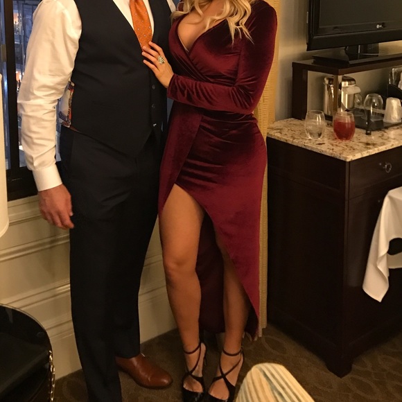 boutique Dresses & Skirts - Size small burgundy velvet dress