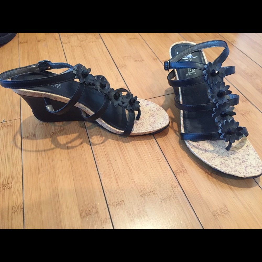 NEW Kenneth Cole size 7 black adorable heels
