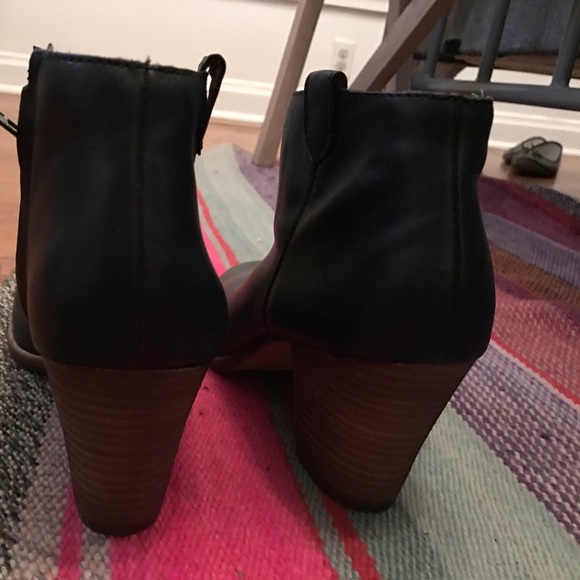 Madewell Billie Boot in black. - Picture 2 of 2