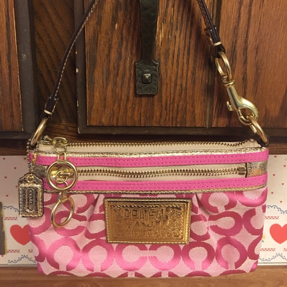 Coach Handbags - AMAZING PRICE!!!!!  COACH POPPY LARGE WRISTLET
