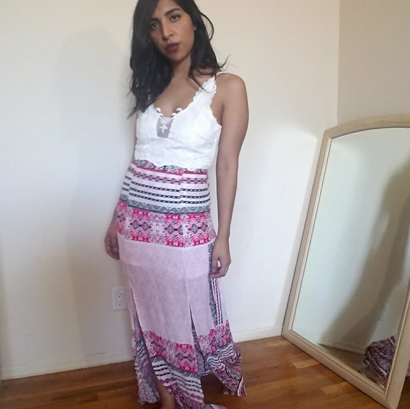 Dresses & Skirts - ❗LAST ONE❗WHITE CROCHET PINK PRINT MAXI DRESS