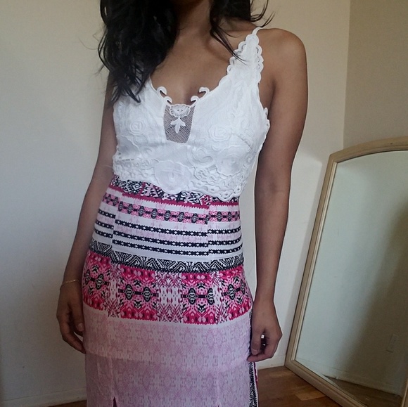 ❗LAST ONE❗WHITE CROCHET PINK PRINT MAXI DRESS - Picture 3 of 4