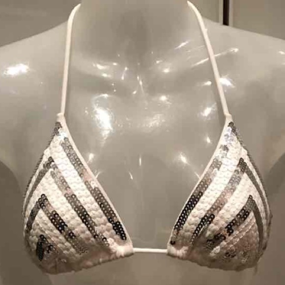 Victoria's Secret Other - NWOT❤ Victoria's Secret white bikini top💕💕