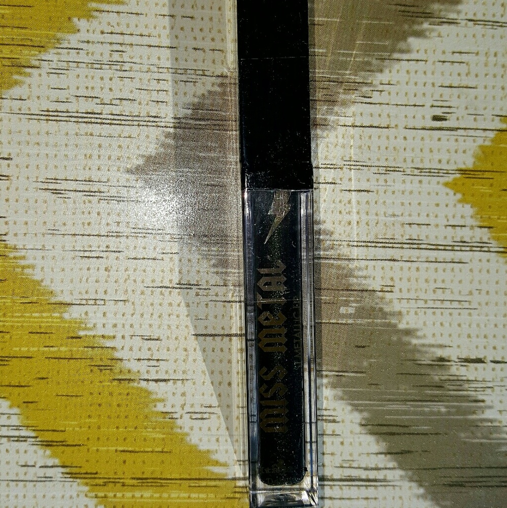 NEW Miss Metal Matte To Last Metallic Lip Creme#02