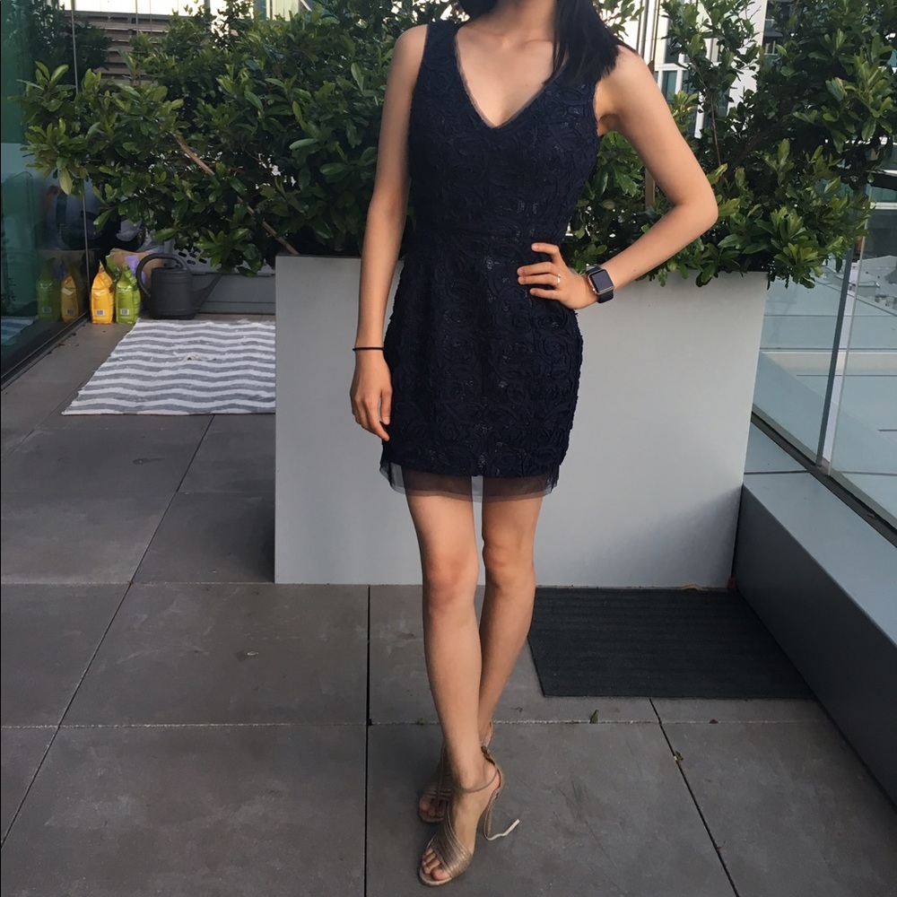 BNWT bcbg floral appliqué navy dress - Picture 1 of 8