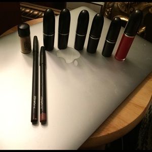 Mac Lipstick Set with 2 Lip Liners and 1 Pigment