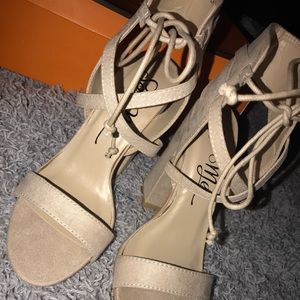 Nude heels, (5.5)