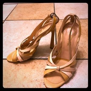 L.A.M.B. nude leather patent heels size 6