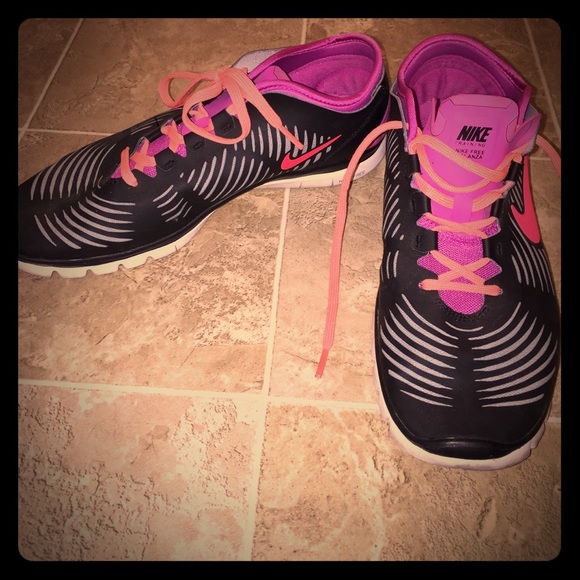 Nike Shoes - Nike Free Balanza