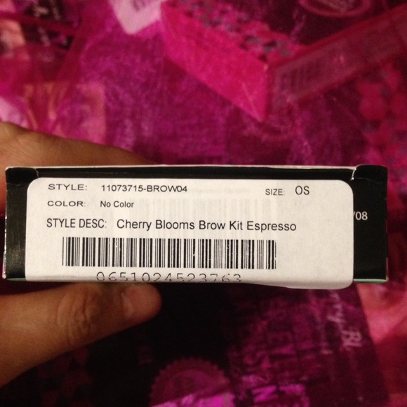 Authentic Famous Cherry Blooms Eyebrows Kit. - Picture 3 of 4