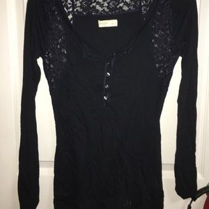 Gilly Hicks top