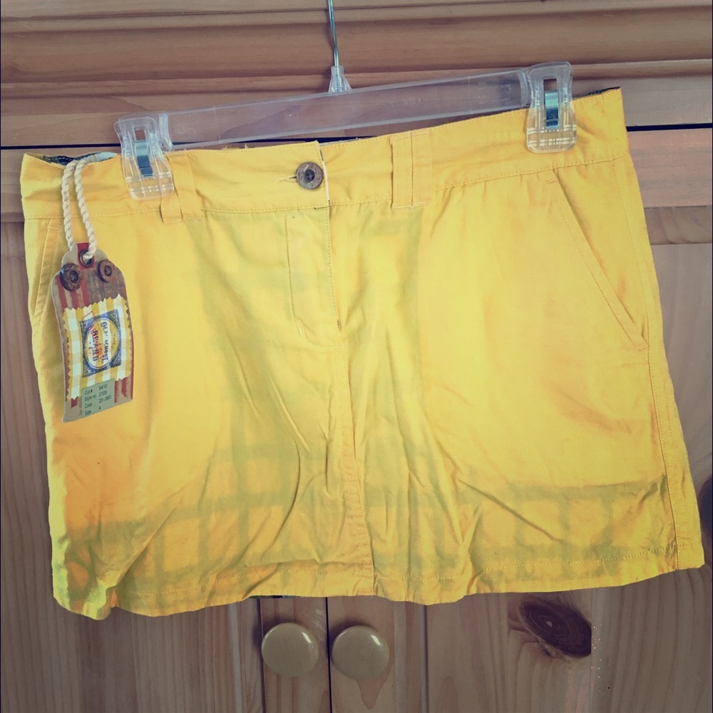 NWT Olde School Yellow Mini-Skirt👗