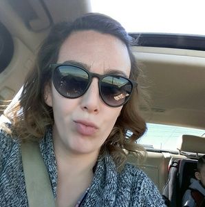 Meet your Posher, Iza