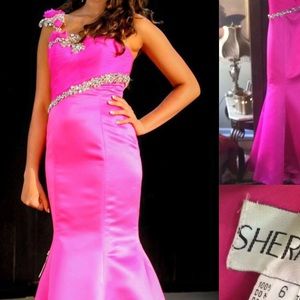 Sherri Hill.  Like new!  Size 6. . Asking 250.00