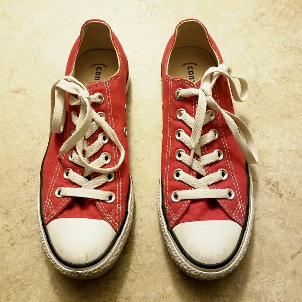 Red low top converse