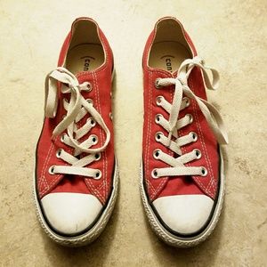 Red low top converse
