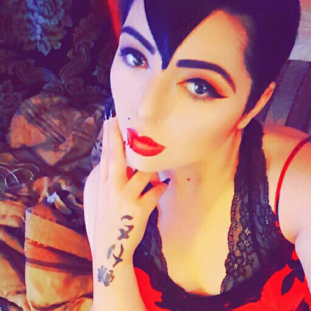 Meet your Posher, Angelica