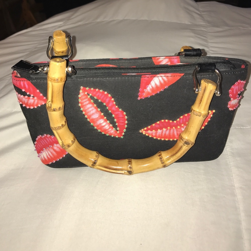 Never Used Lips Hand Bag 👄