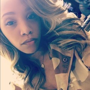 Meet your Posher, Debrina