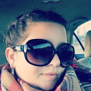 Meet your Posher, Casie