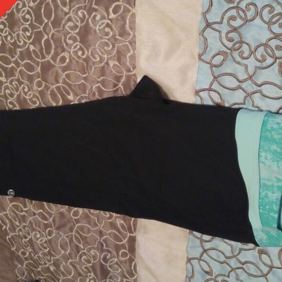 Lululemon crops - Picture 1 of 3
