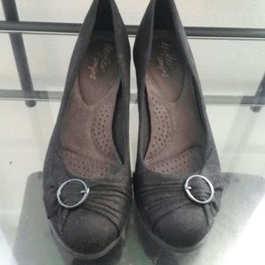 Black dress shoes