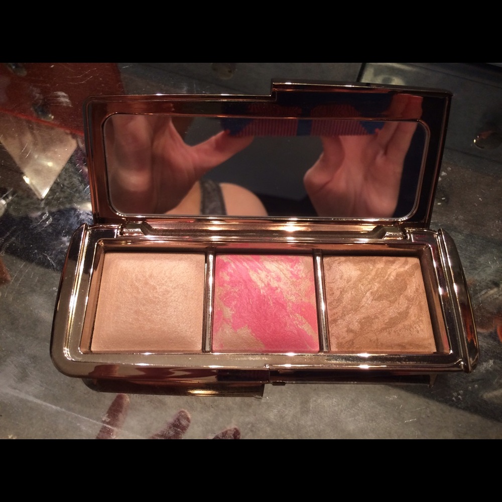 Limited Edition Hourglass Luminous Light Palette