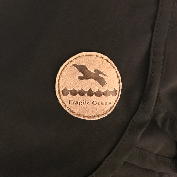 Men's Fragile Ocean Shorts - Picture 4 of 4