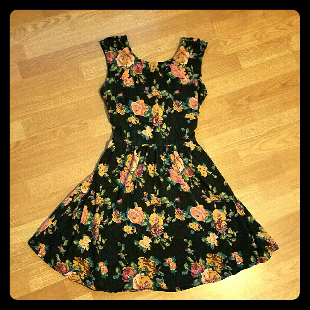 Open back with bow - floral dress