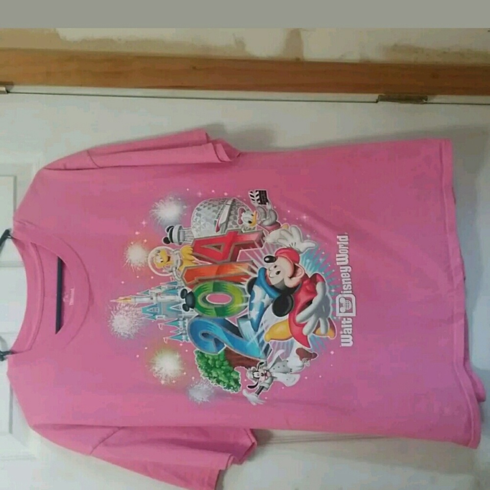 Hot pink walt disney world t shirt