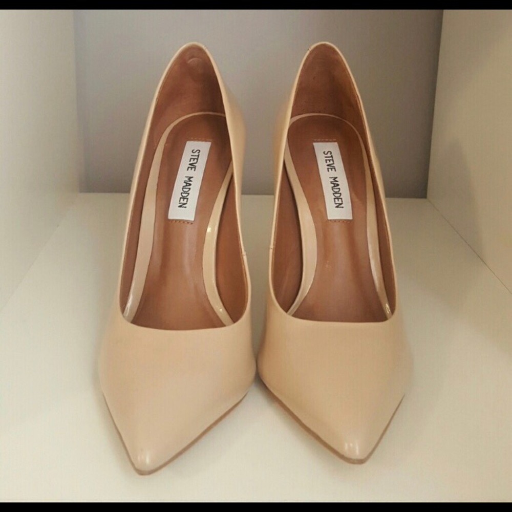Steve Madden nude pumps