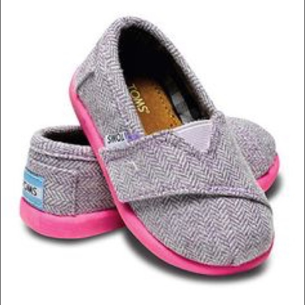 ISO: Cute Tiny Toms for Infant Girl Size T2 or T3