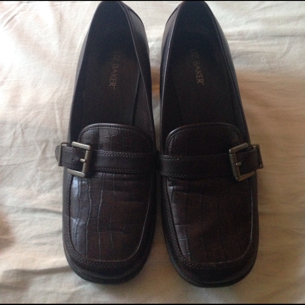 Liz Baker brown 2" heel. 7.5