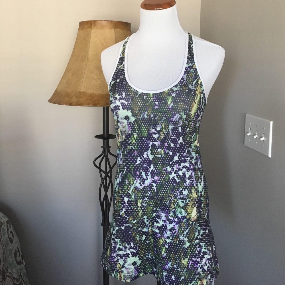 EUC lululemon tank. Size 6.