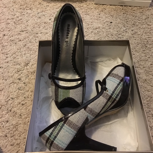 Lyisa - Picture 2 of 3