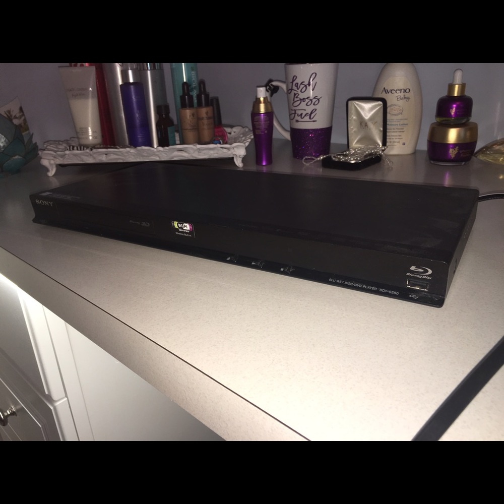 Blu-ray player. Wireless built in. Great shape.