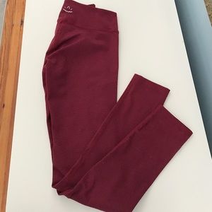Beyond Yoga maroon / dark red leggings