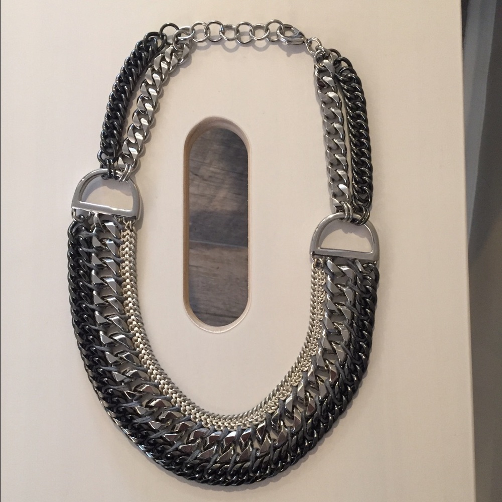 Stella and Dot Femme Fatale Necklace - preowned