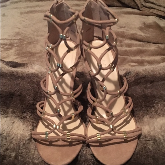 ‼️SOLD ON MERC‼️Nude Charlotte Russe heels - Picture 3 of 4