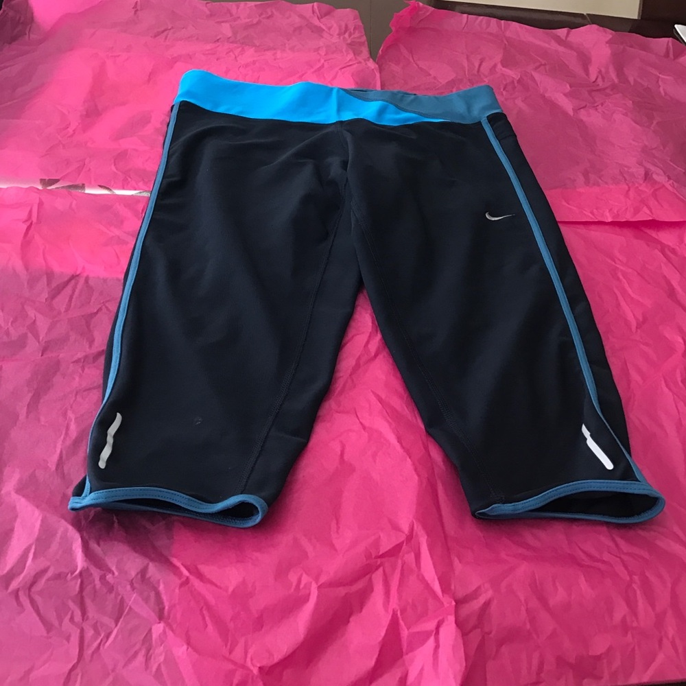 Nike dri fit Capri workout pants size large