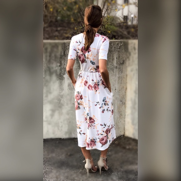 Last One! 🌸Vintage Floral Midi Dress - Picture 2 of 4