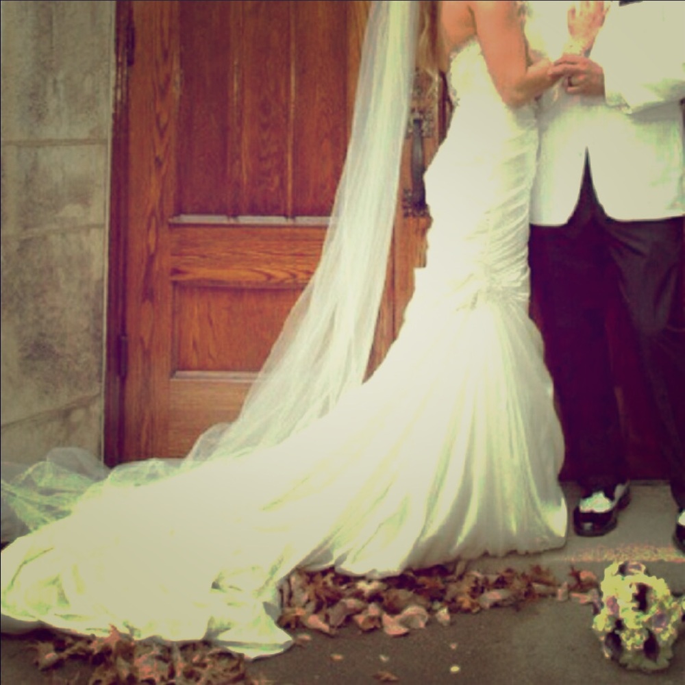 Beautiful Maggie Sottero Wedding Dress!!